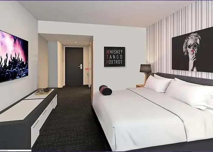 Hotel The Rose Chicago, Tapestry Collection By Hilton Rosemont