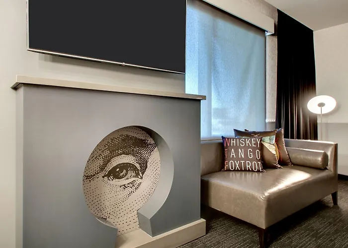 The Rose Chicago, Tapestry Collection By Hilton Hotel