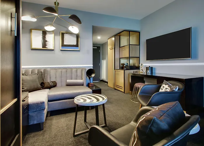 The Rose Chicago, Tapestry Collection By Hilton Hotel 4*