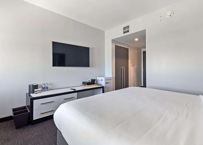 Hotel The Rose Chicago, Tapestry Collection By Hilton Rosemont