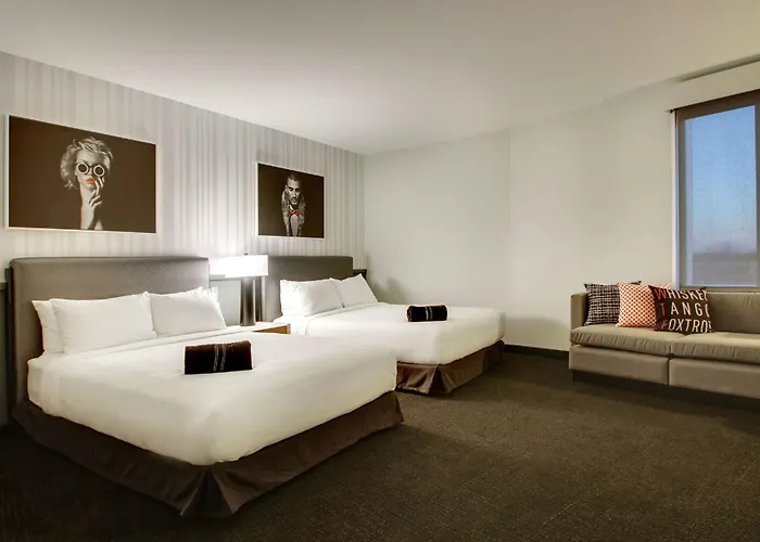 The Rose Chicago, Tapestry Collection By Hilton Hotel