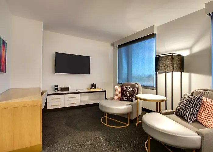 The Rose Chicago, Tapestry Collection By Hilton Hotel