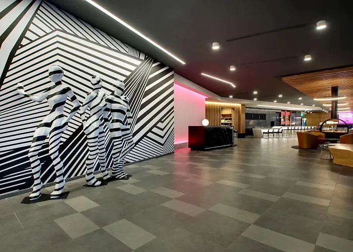 The Rose Chicago, Tapestry Collection By Hilton Hotel 4*