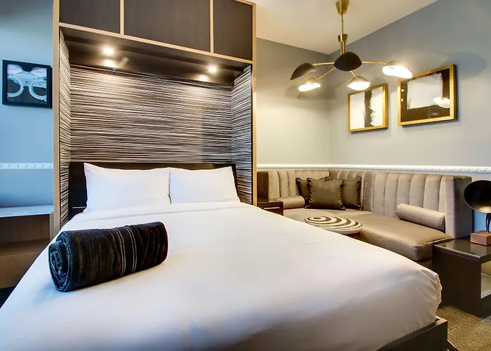 The Rose Chicago, Tapestry Collection By Hilton Rosemont